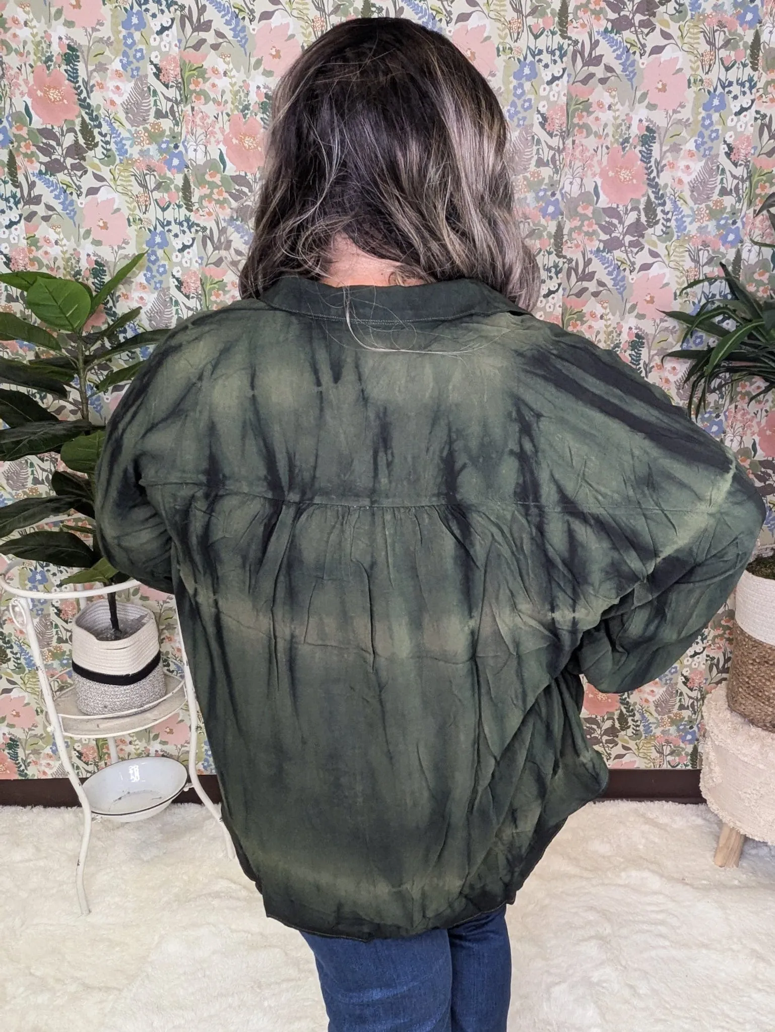 Beth Vneck Long Sleeve Top in Tiedye Olive   Black