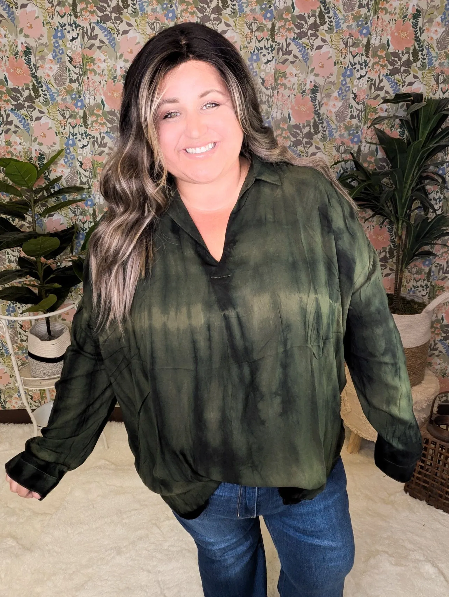 Beth Vneck Long Sleeve Top in Tiedye Olive   Black