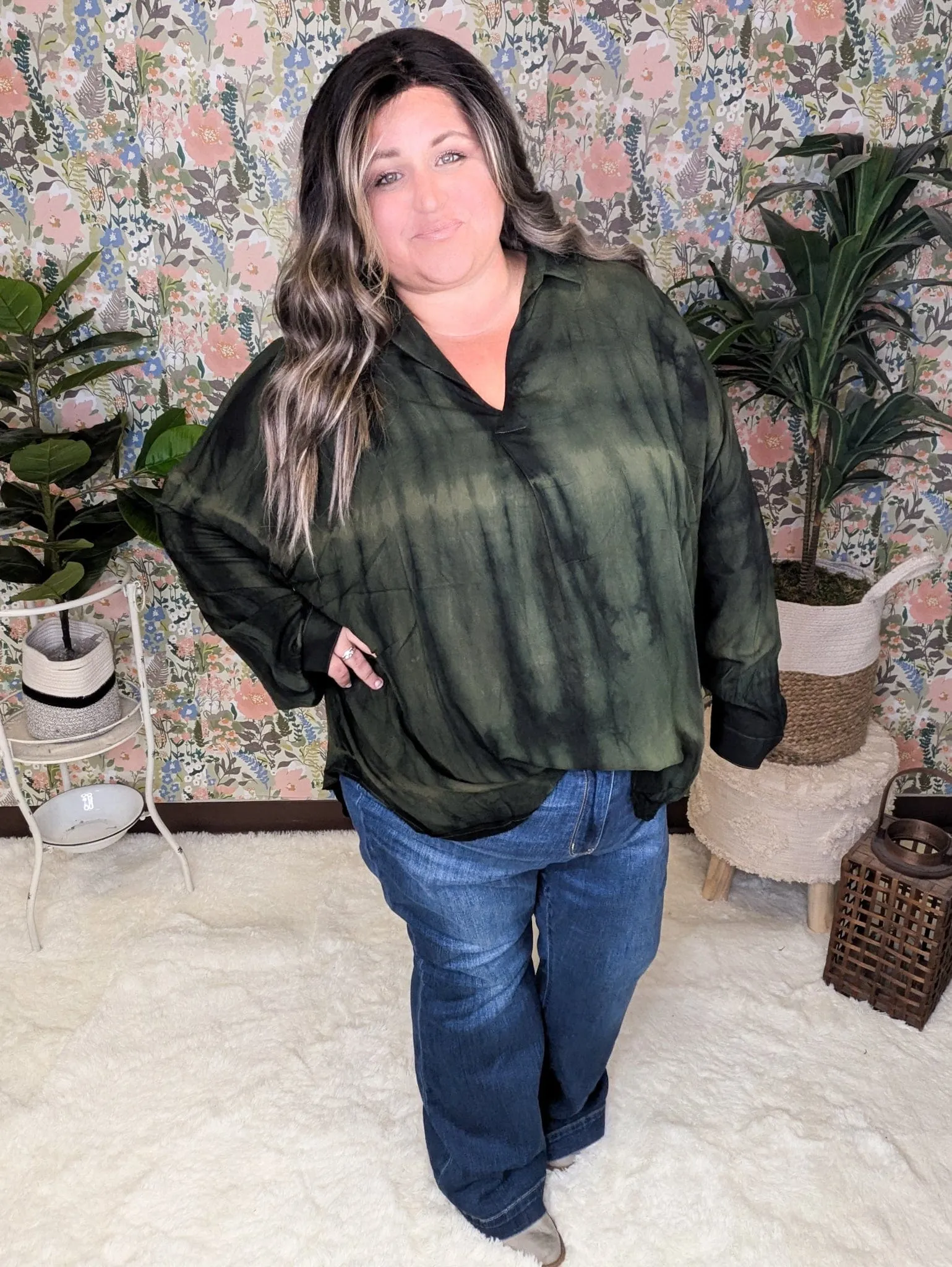 Beth Vneck Long Sleeve Top in Tiedye Olive   Black
