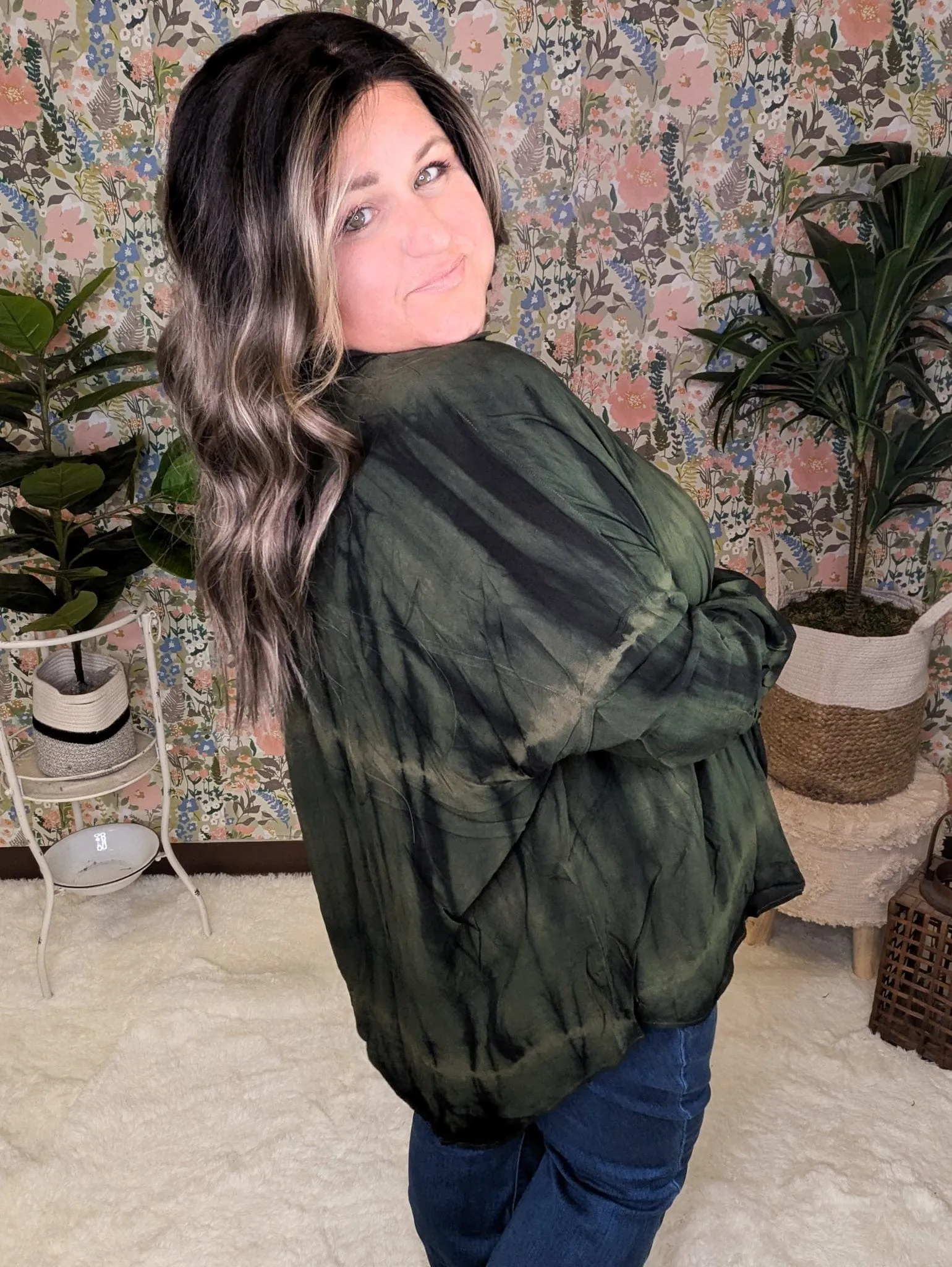 Beth Vneck Long Sleeve Top in Tiedye Olive   Black