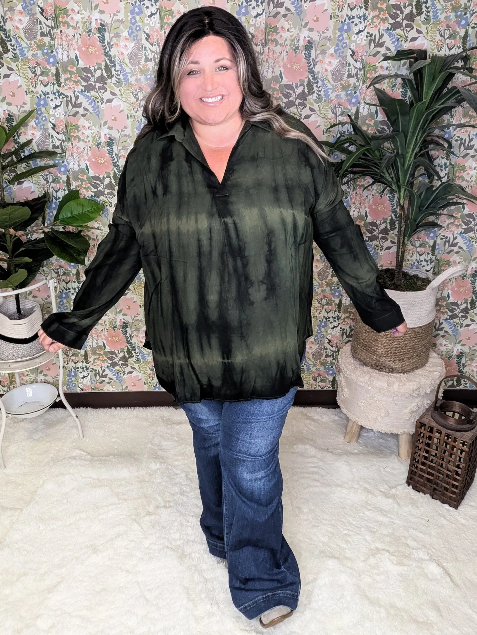 Beth Vneck Long Sleeve Top in Tiedye Olive   Black