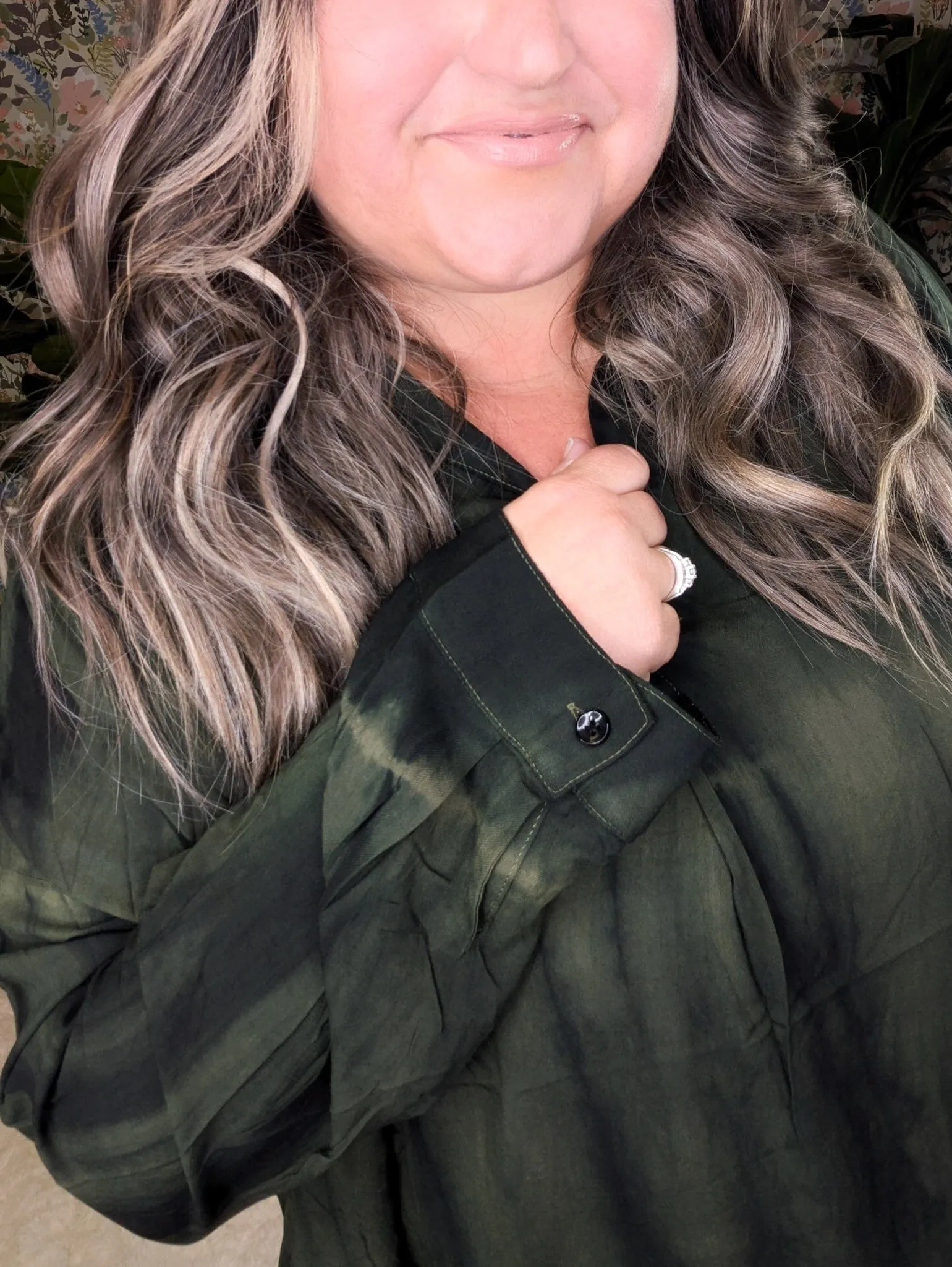 Beth Vneck Long Sleeve Top in Tiedye Olive   Black