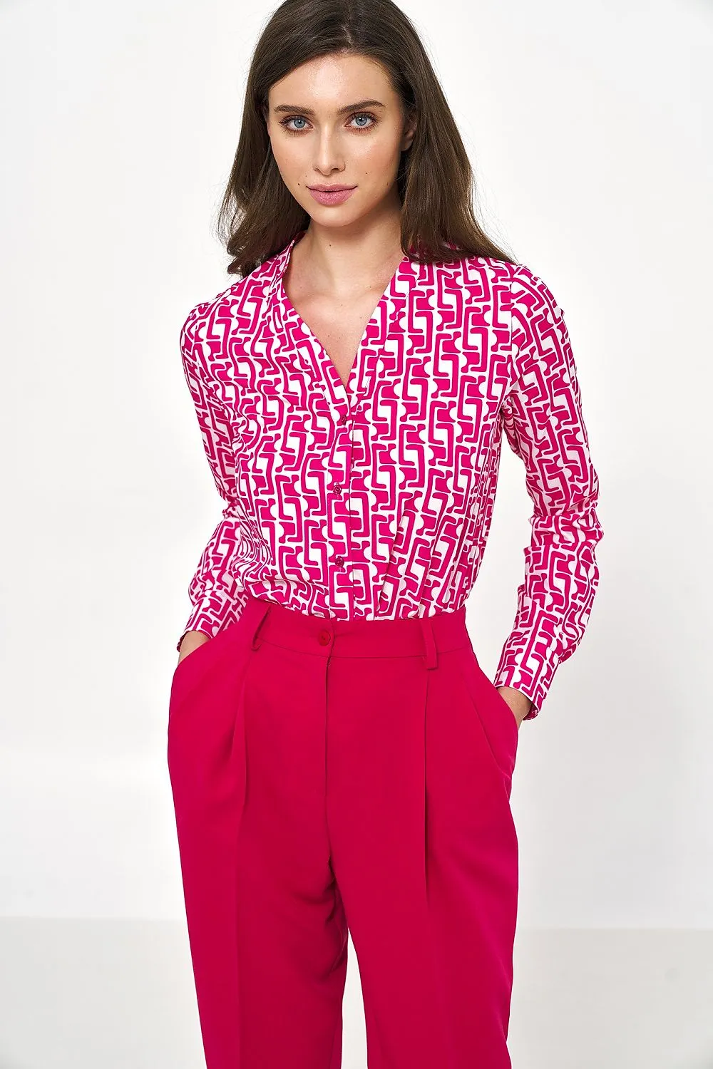 Elegant Fitted Button-Down Shirt
