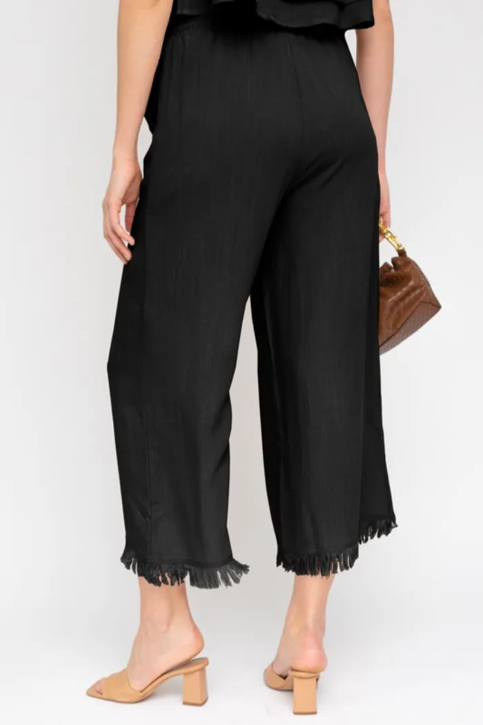 Frayed bottom Cropped Pants