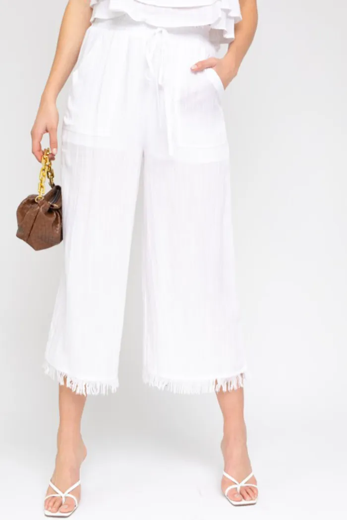 Frayed bottom Cropped Pants
