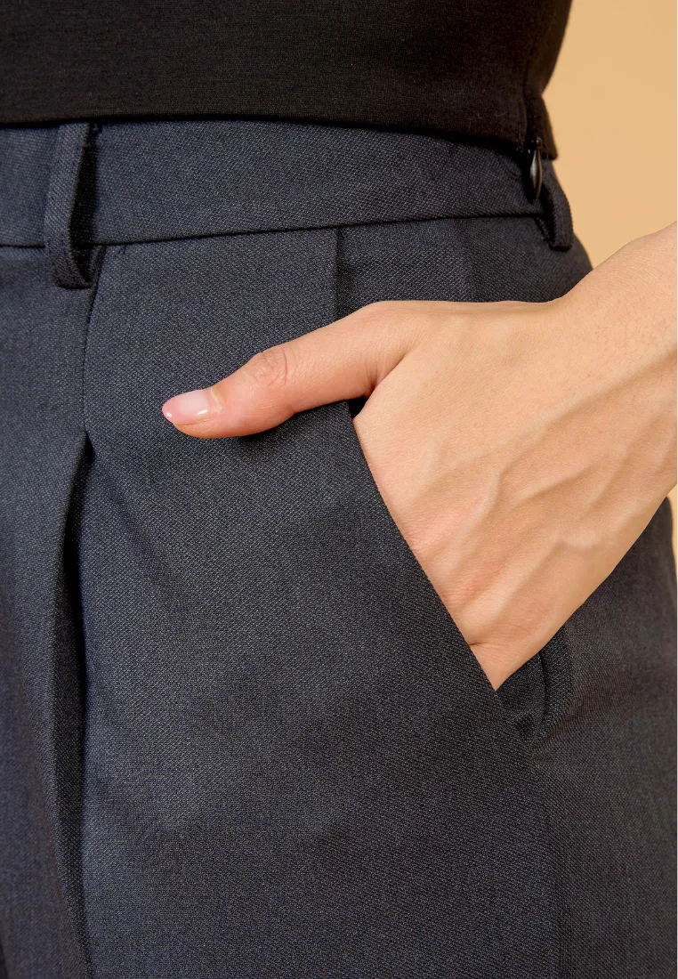 Jett Faux Horn Button Tapered Pants (Navy)