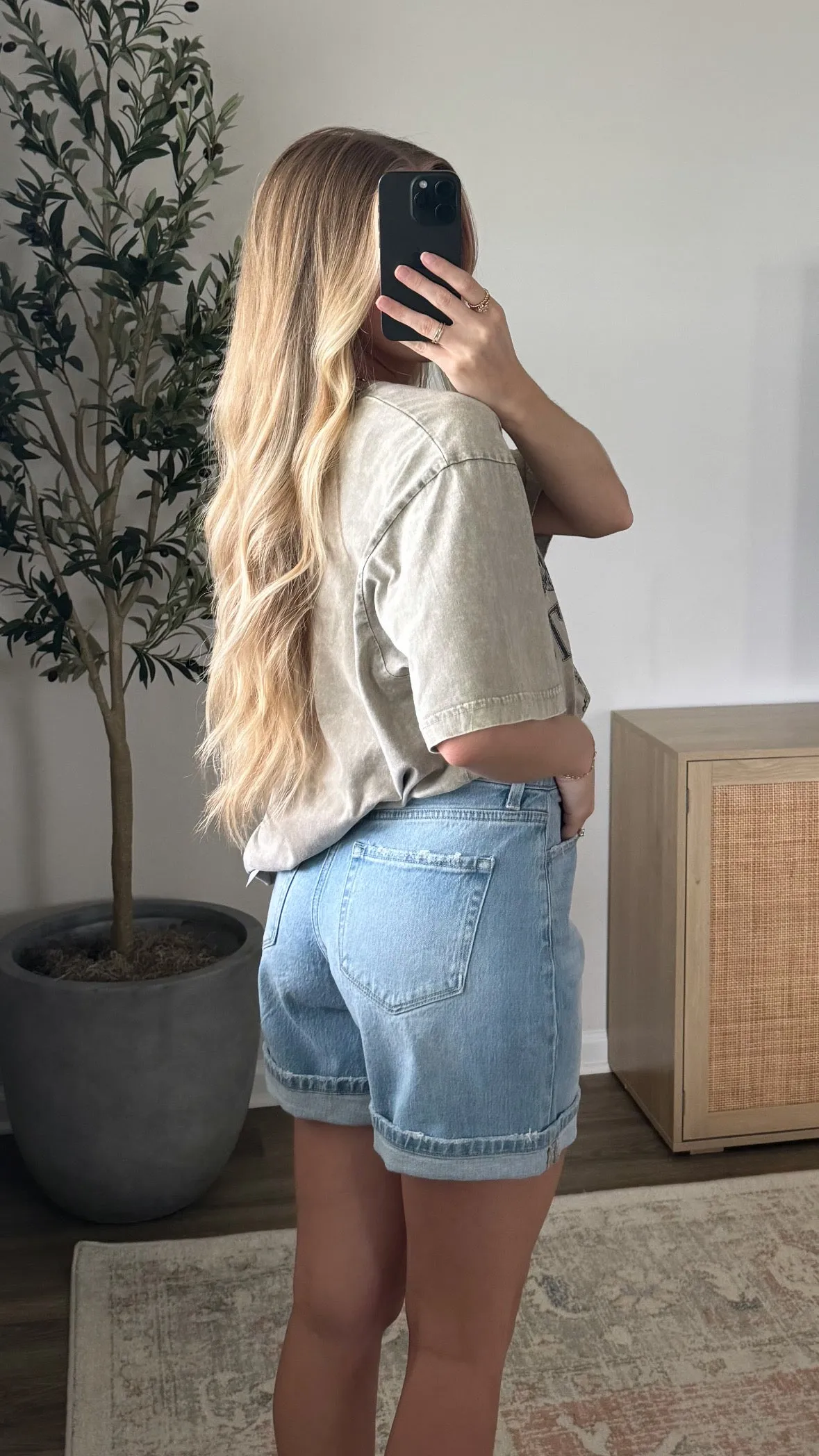 Kinsley Cuffed Denim Shorts / Light Wash