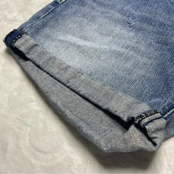 Lovers   Friends Dylan Cuffed  Boyfriend Denim Jean Shorts in Skycrest Size 24