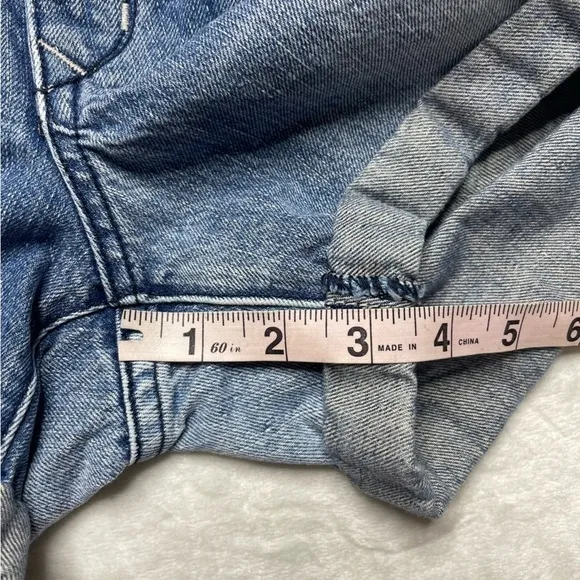 Lovers   Friends Dylan Cuffed  Boyfriend Denim Jean Shorts in Skycrest Size 24