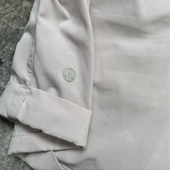 Lululemon Spring Break Away Shorts, SZ 6, Light Beige