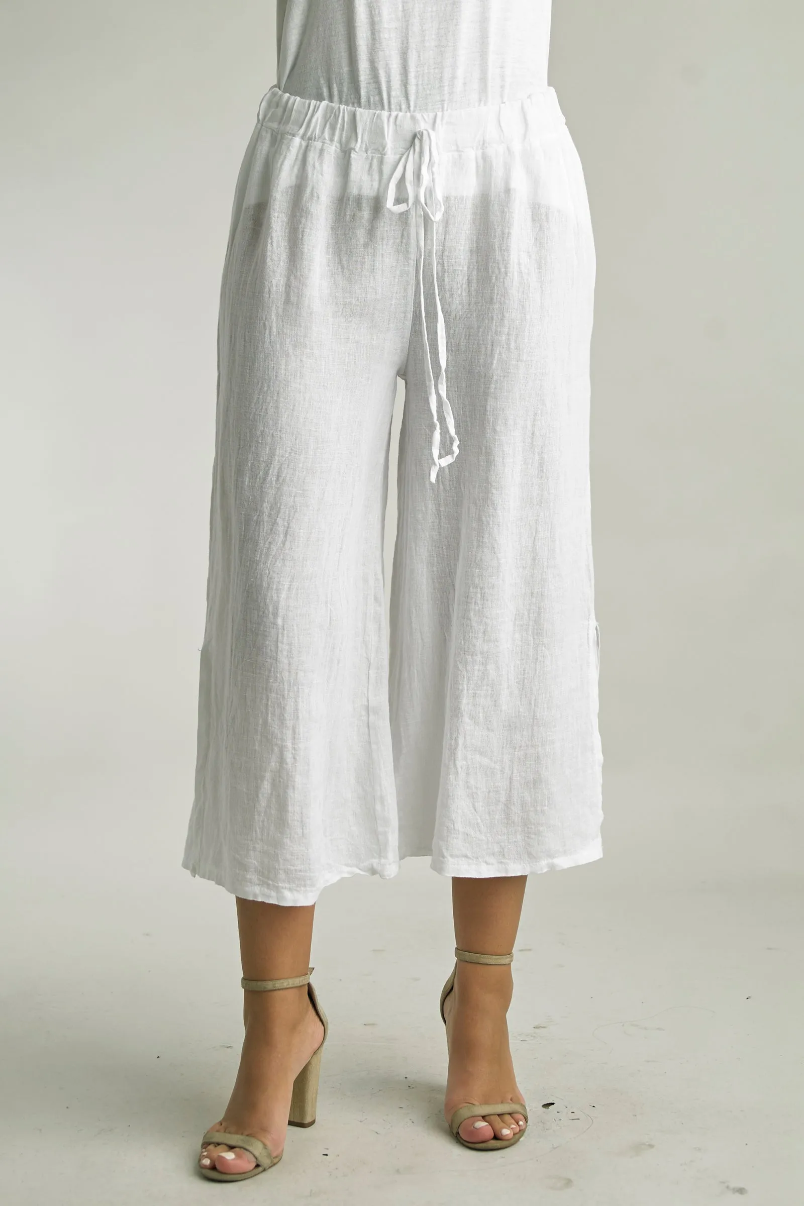 Side Slit Cropped Pant