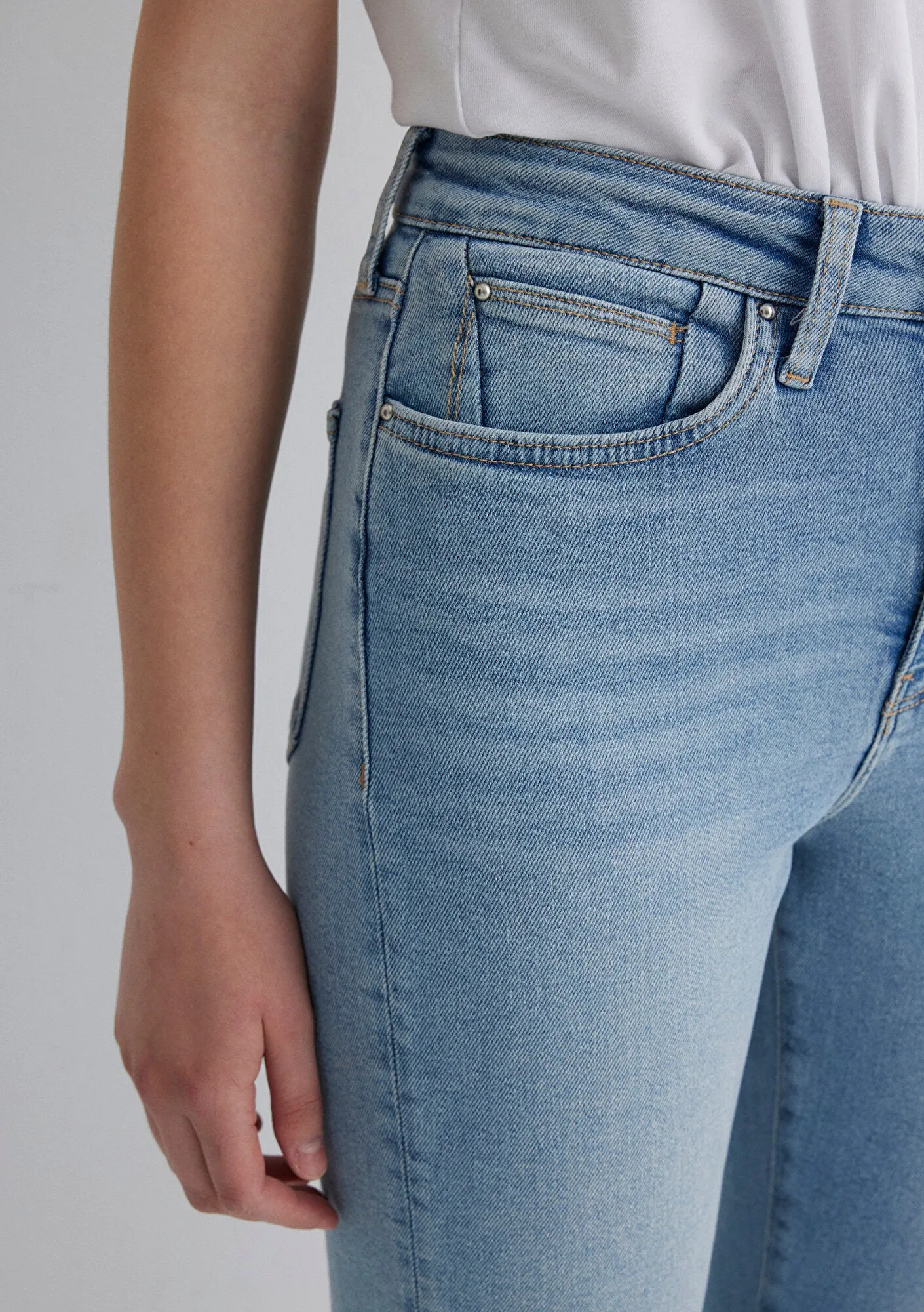 Star Bleached Used Gold Shape Jean Pants